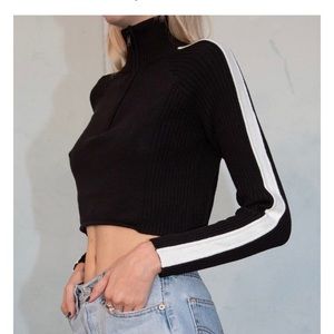 Brandy Melville Cropped Hillary Sweater